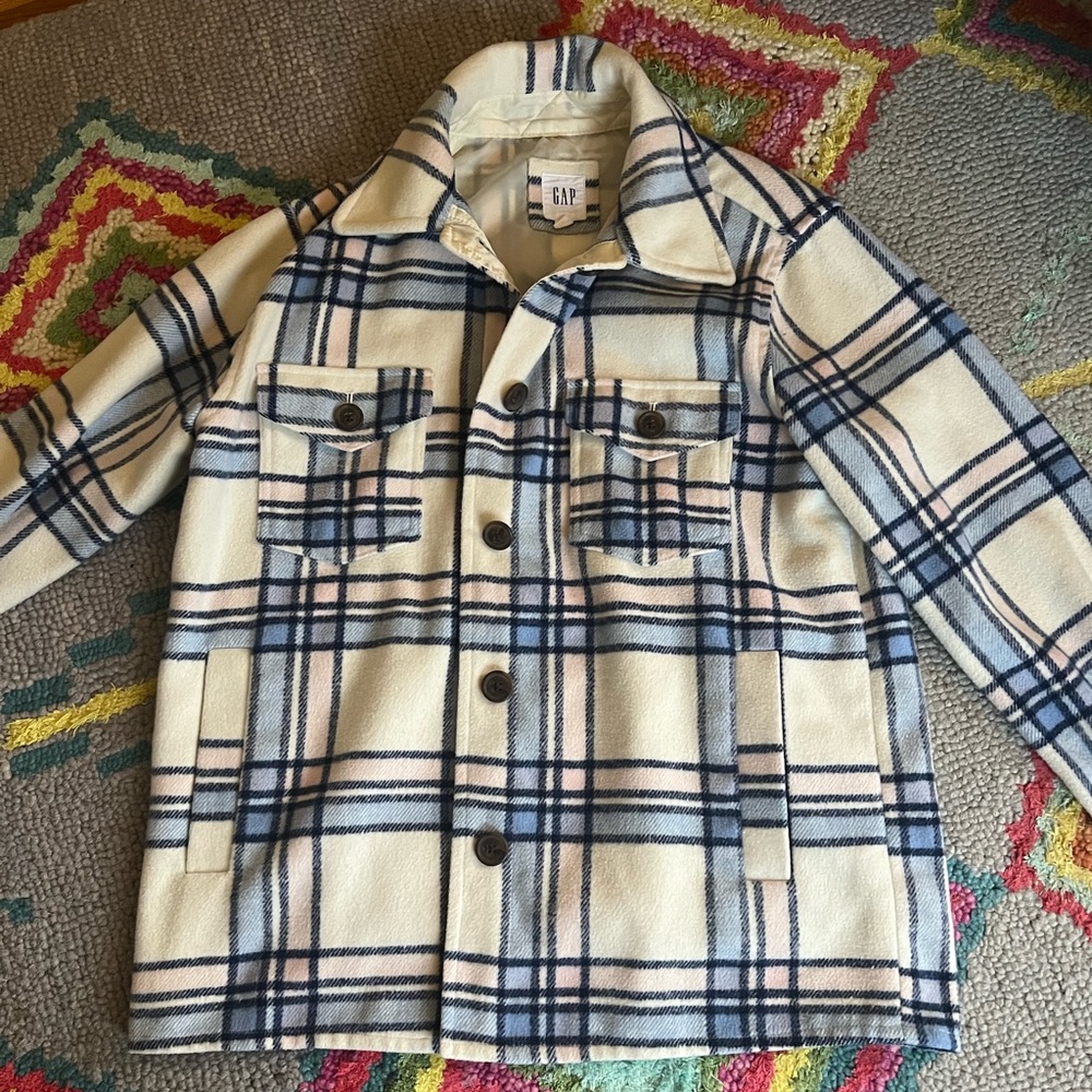 Women’s Medium Gap Oversized Button Down